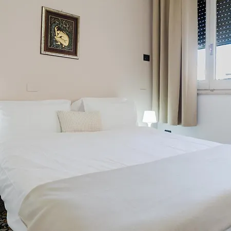 Garibaldi House 3*